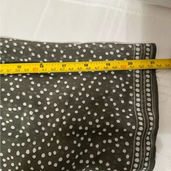 Midi skirt small Nordstrom Rack. Army/Ivory Random Dot. NWT - Picture 6 of 10